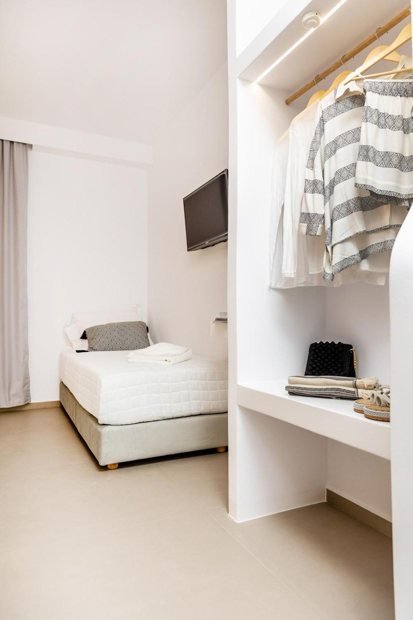 Alenor 2* Naxos City